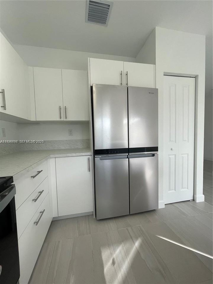 1221 Nw 4th Ln - Photo 3 of 8