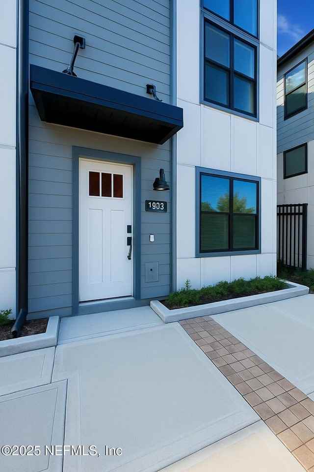 1063 Farwell St - Photo 2 of 30