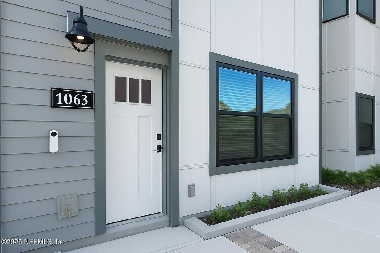 1063 Farwell St - Photo 3 of 30