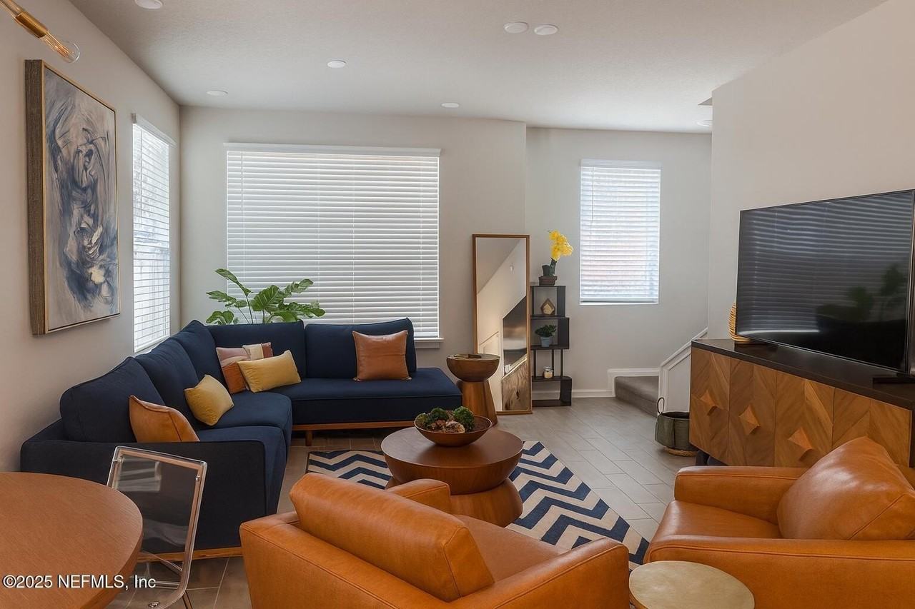 1063 Farwell St - Photo 6 of 30