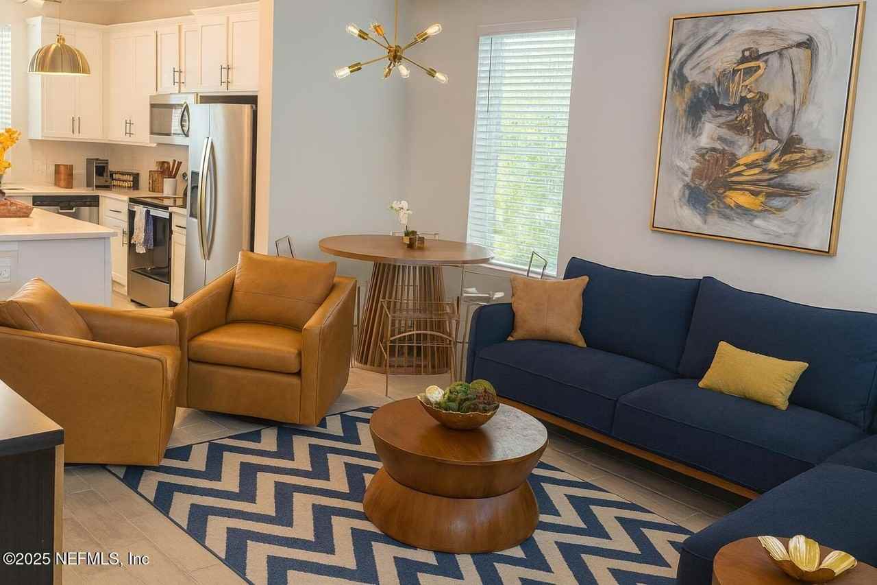 1063 Farwell St - Photo 7 of 30