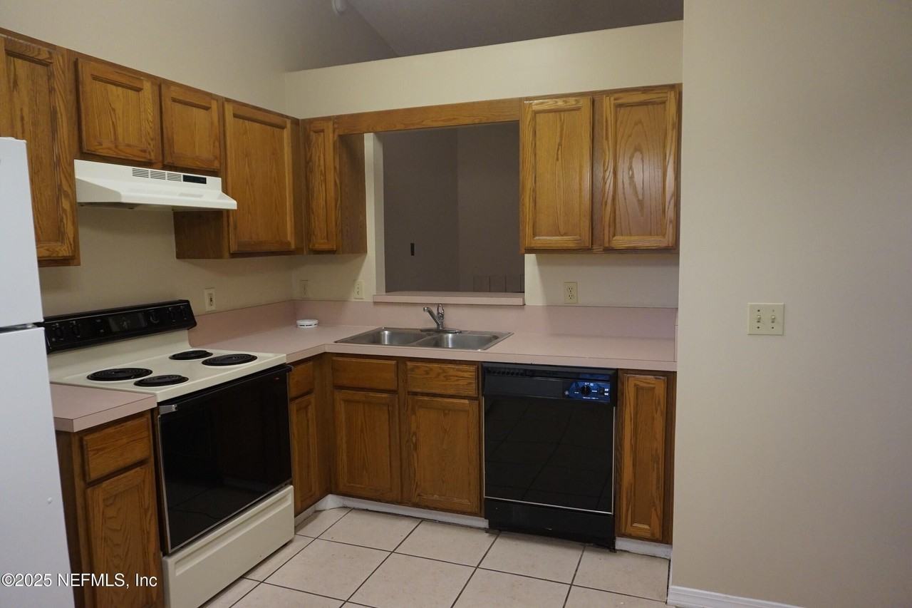 7809 Allspice Circle East - Photo 4 of 25