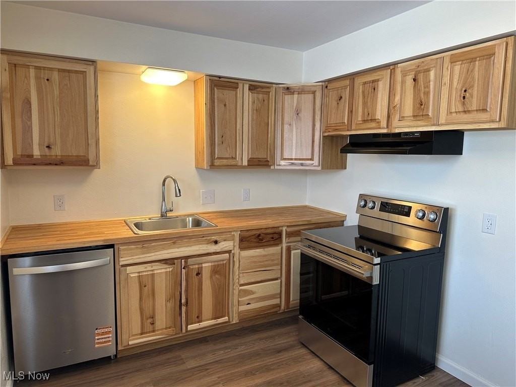 840 Moyer Avenue - Photo 2 of 9