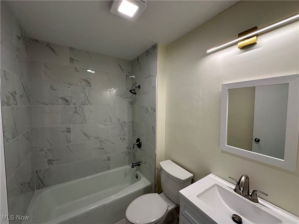 840 Moyer Avenue - Photo 3 of 9