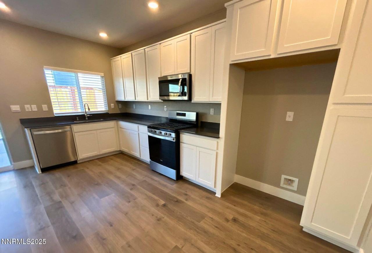 7976 Corundum Dr - Photo 3 of 19