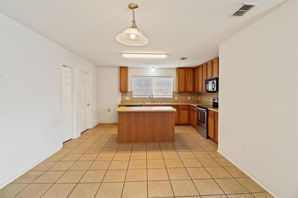 5713 Calloway Drive - Photo 4 of 40