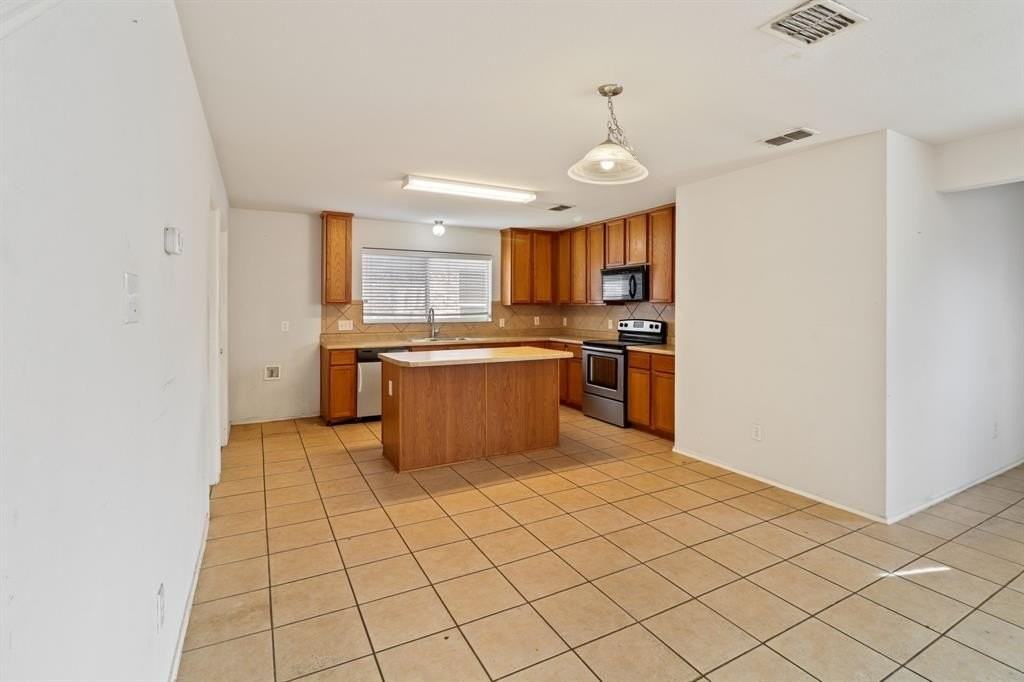 5713 Calloway Drive - Photo 5 of 40