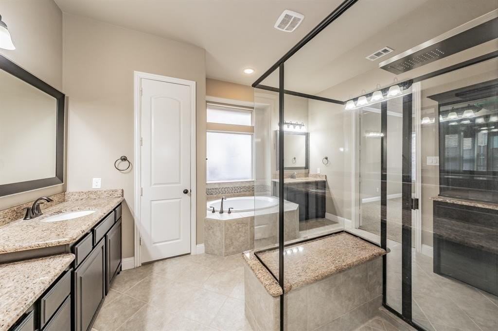 1614 Chisholm Trl - Photo 4 of 36