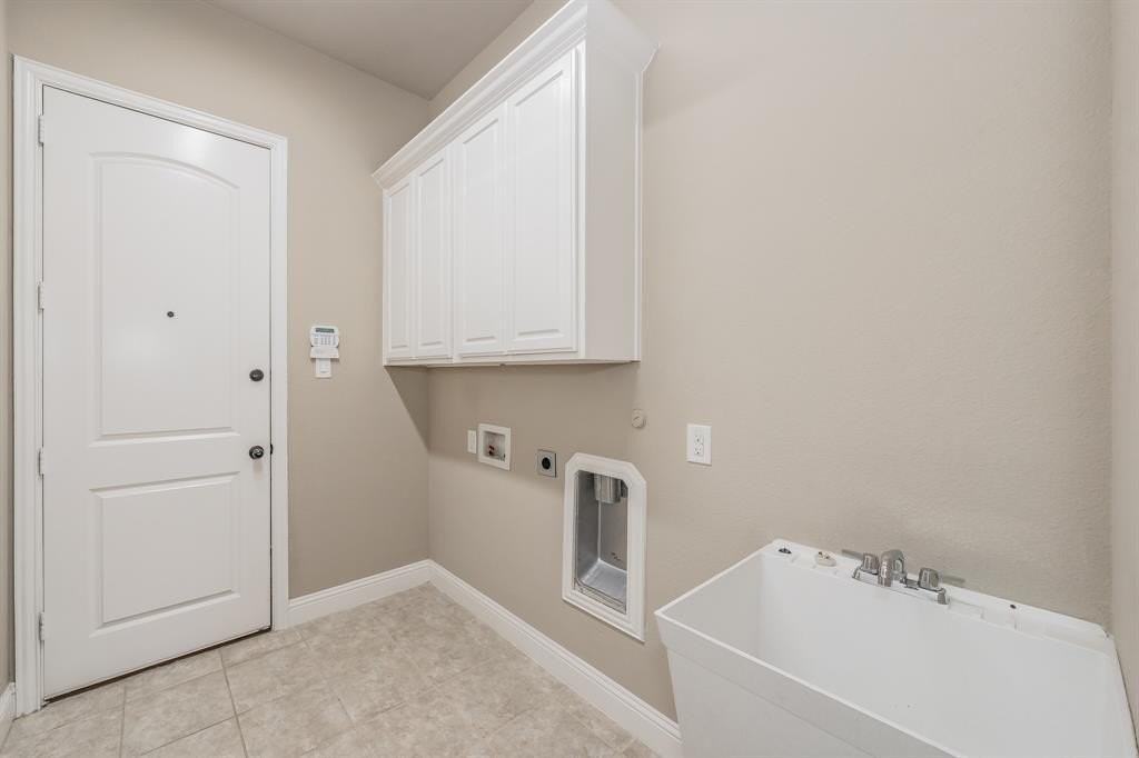 1614 Chisholm Trl - Photo 5 of 36