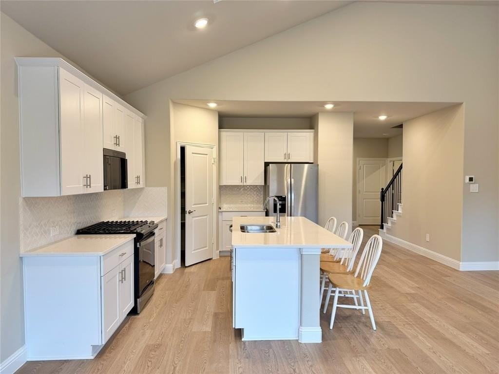 769 Poppy Ln - Photo 7 of 32