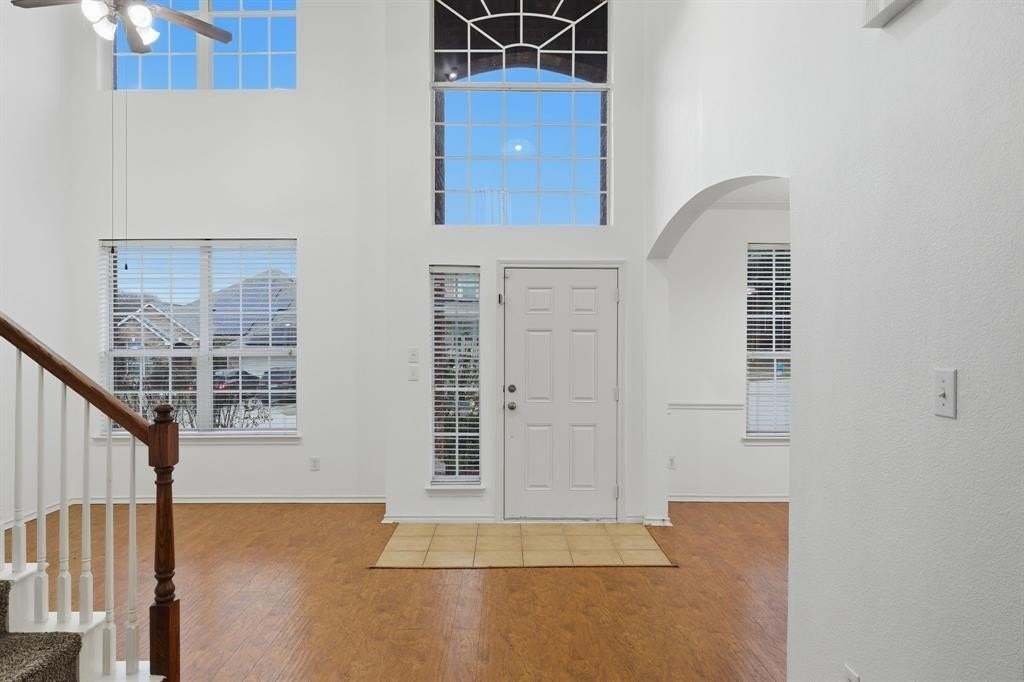 2605 Oakland Way - Photo 2 of 19