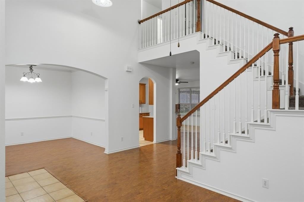 2605 Oakland Way - Photo 3 of 19