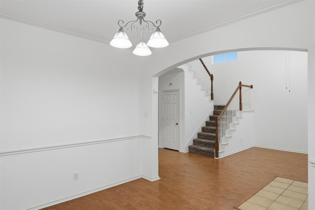 2605 Oakland Way - Photo 4 of 19