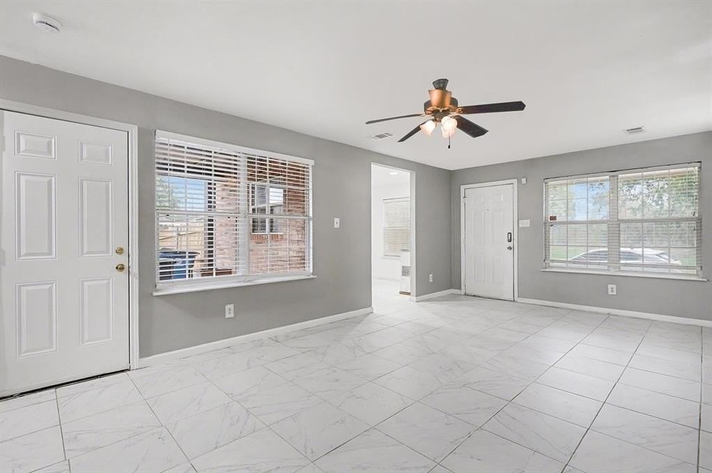 1417 Hamburg Street - Photo 4 of 25