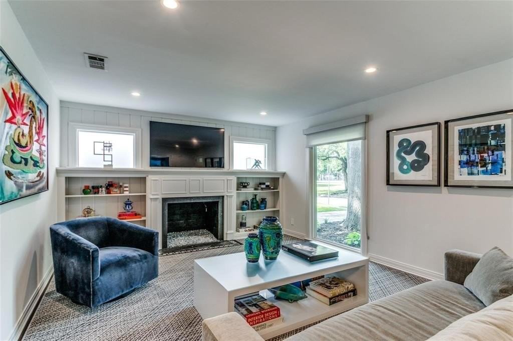 5411 Maple Springs Blvd - Photo 2 of 24