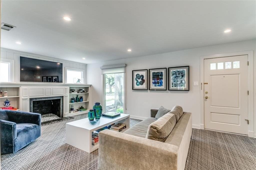 5411 Maple Springs Blvd - Photo 3 of 24