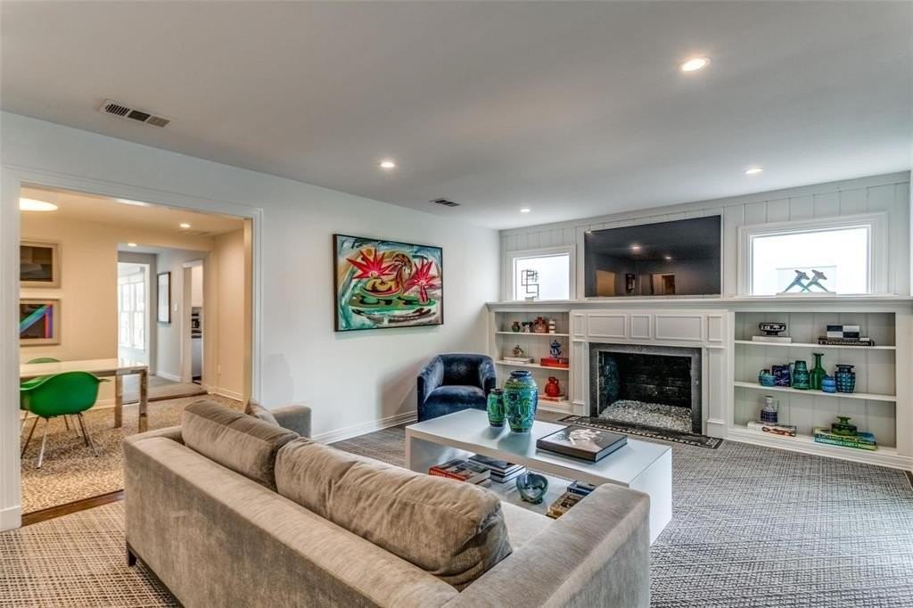 5411 Maple Springs Blvd - Photo 4 of 24