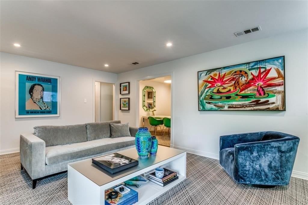 5411 Maple Springs Blvd - Photo 5 of 24