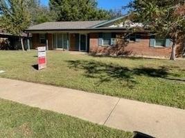 featured image of 1707 Oakridge Drive