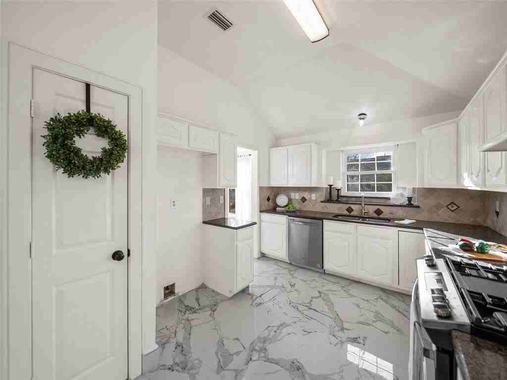 4818 Mize Court - Photo 6 of 21