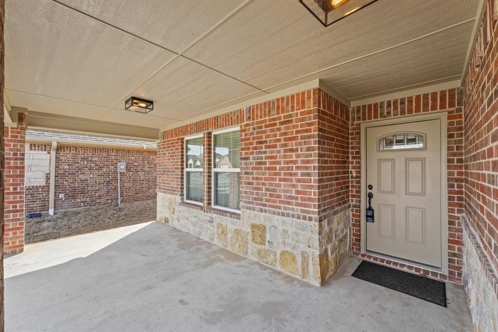 1005 Hardaway Lane - Photo 3 of 33