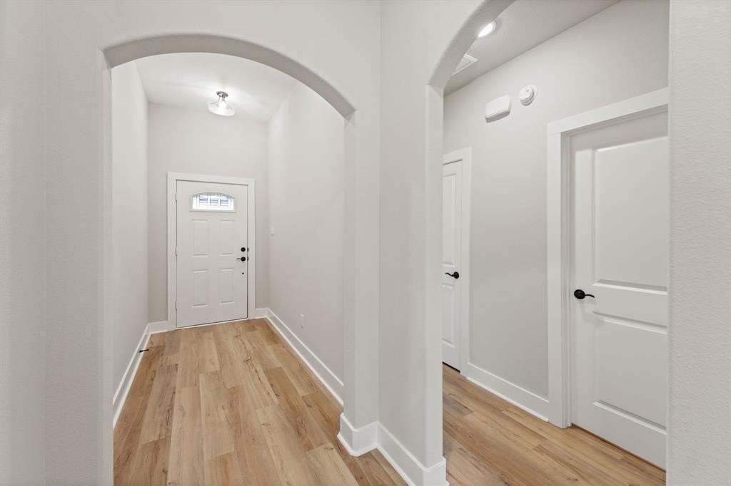 1005 Hardaway Lane - Photo 4 of 33