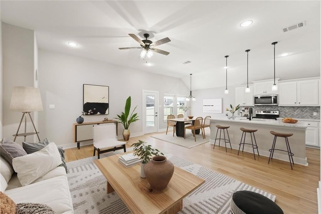 1005 Hardaway Lane - Photo 5 of 33