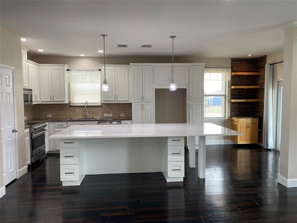 2920 Pinehurst - Photo 7 of 40