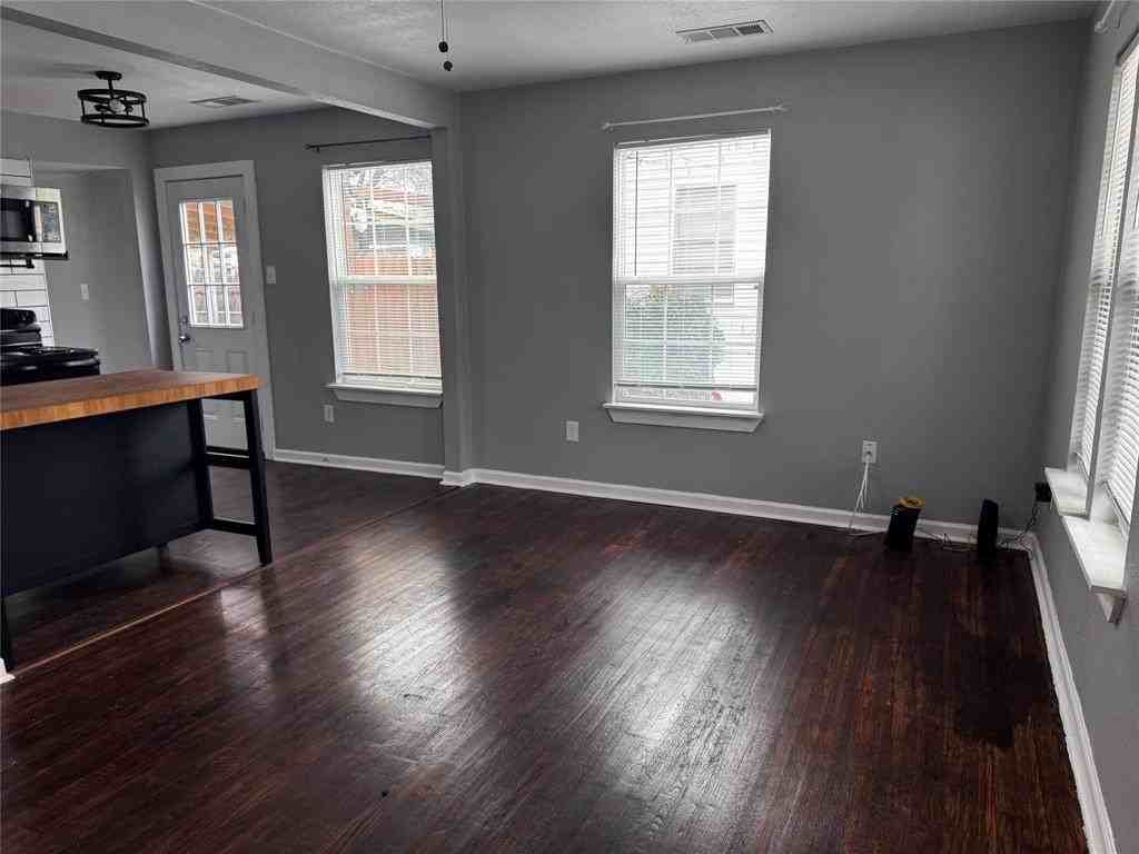 3914 Shelley Boulevard - Photo 3 of 19