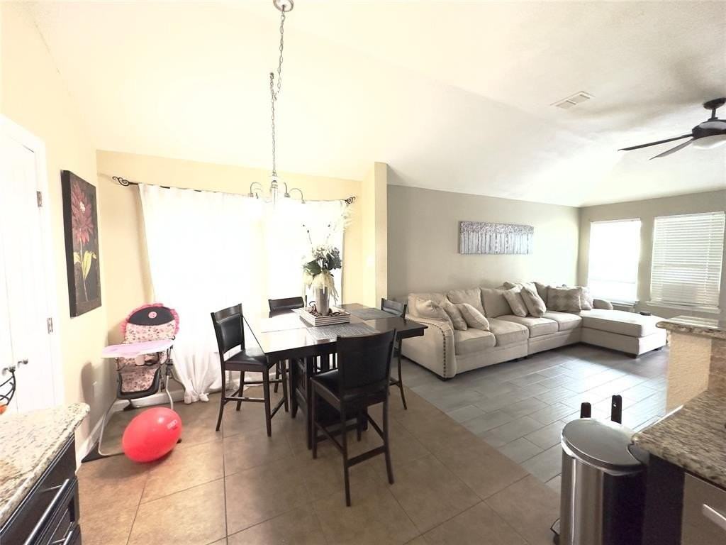 1020 Hampton Dr - Photo 7 of 11