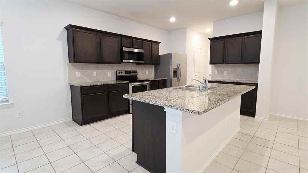 1212 Bronze Lane - Photo 7 of 29