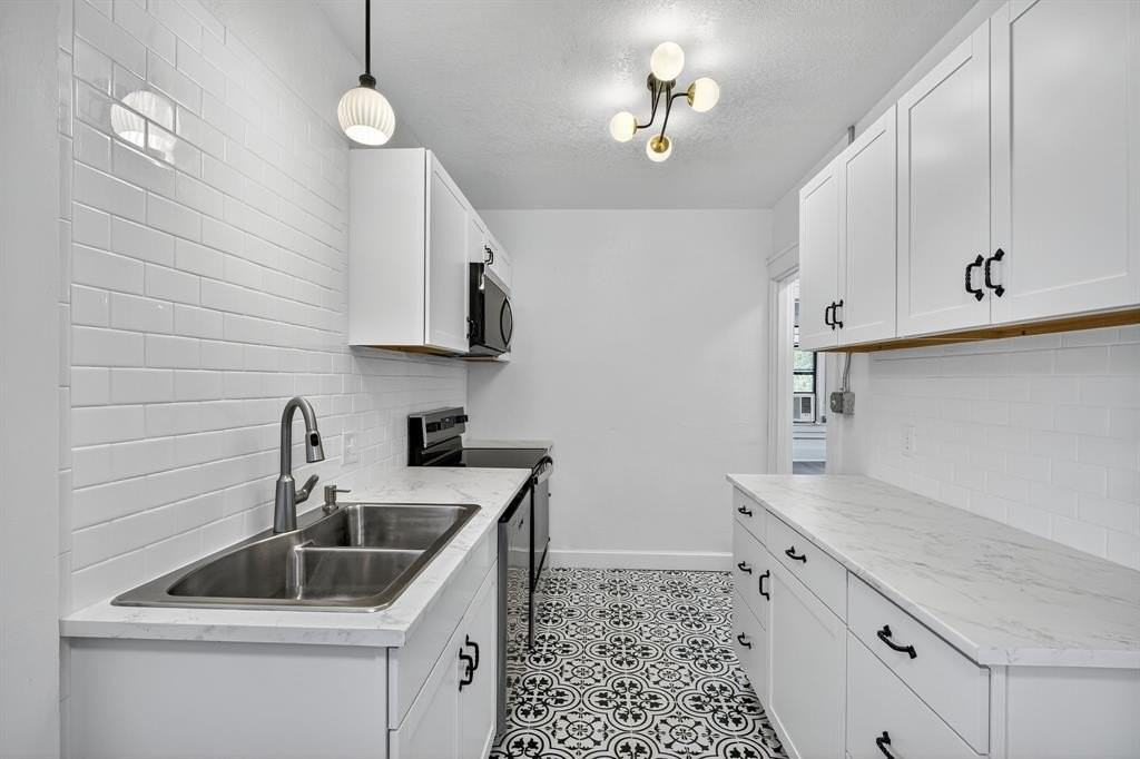 513 Northwest 6th Street #4 - Photo 5 of 34