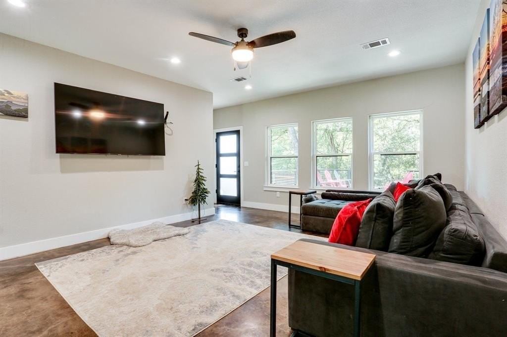 265 Bentwood Drive - Photo 4 of 24