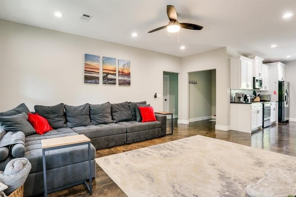 265 Bentwood Drive - Photo 6 of 24