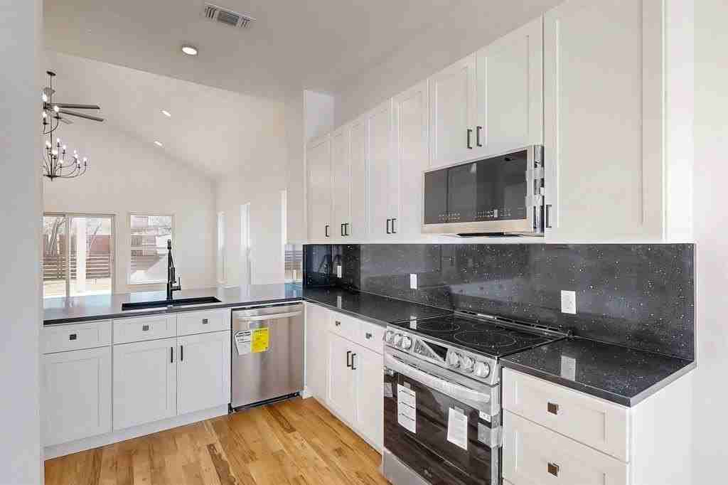 1812 Muncie Avenue - Photo 6 of 12