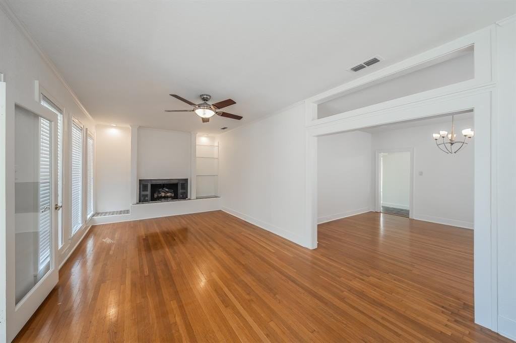 2412 Kenley St - Photo 5 of 33