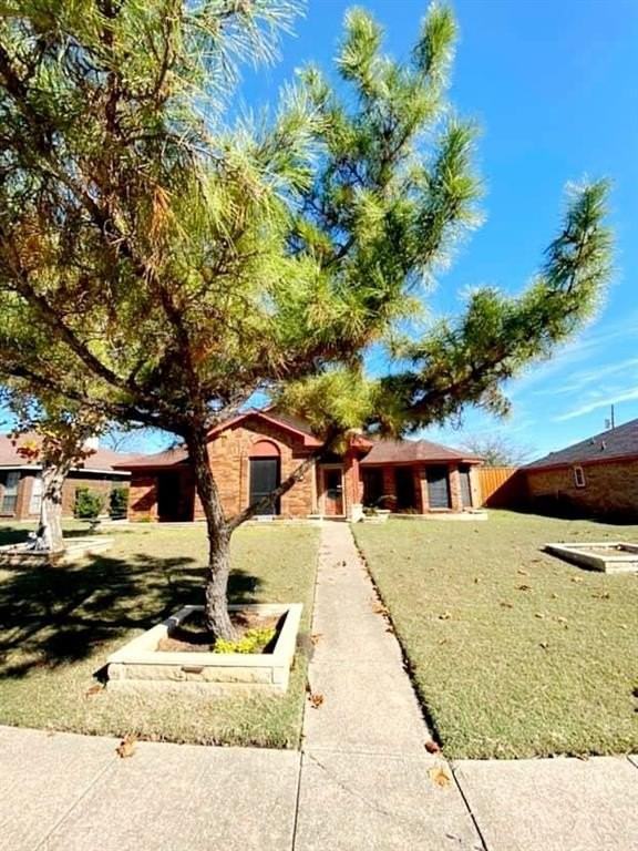 1045 Pepperidge Drive South