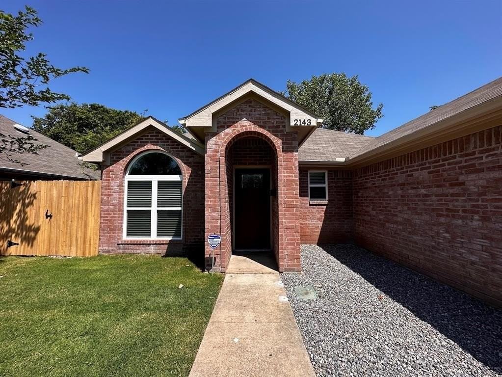 2143 Gilford St - Photo 3 of 40