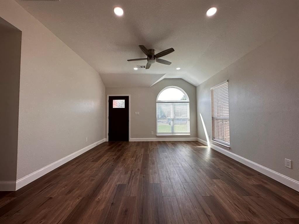 2143 Gilford St - Photo 6 of 40