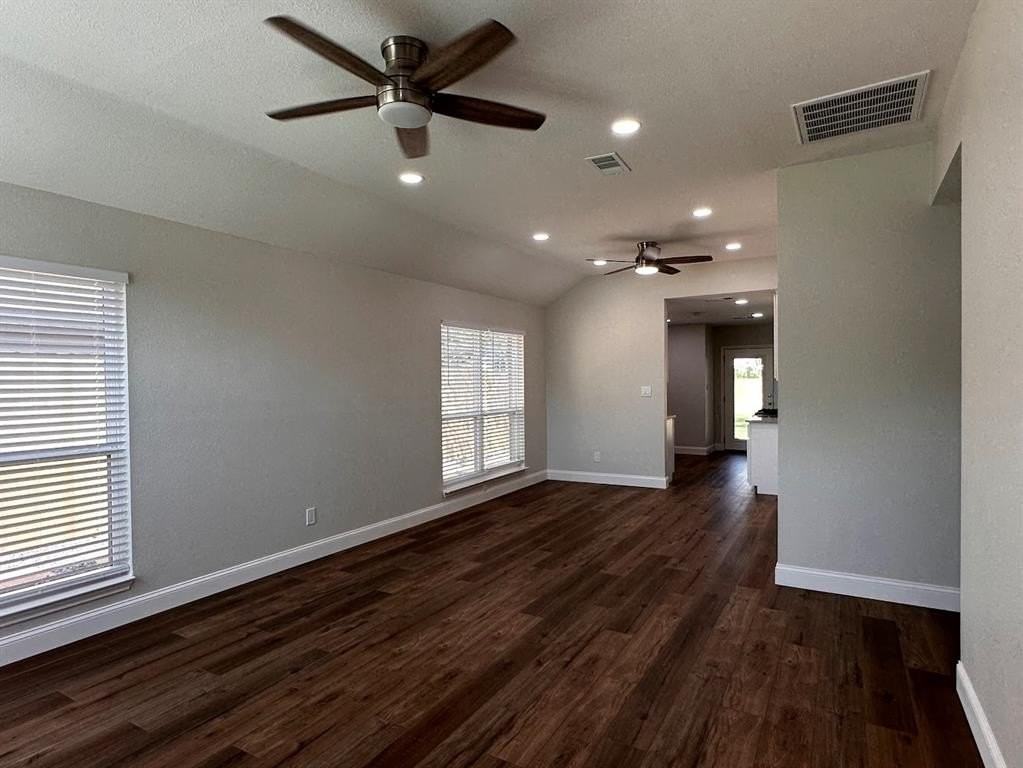 2143 Gilford St - Photo 7 of 40