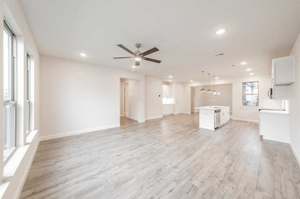 9707 Thorncrown Ln - Photo 3 of 37