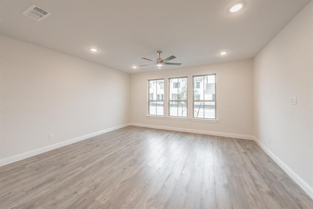 9707 Thorncrown Ln - Photo 5 of 37