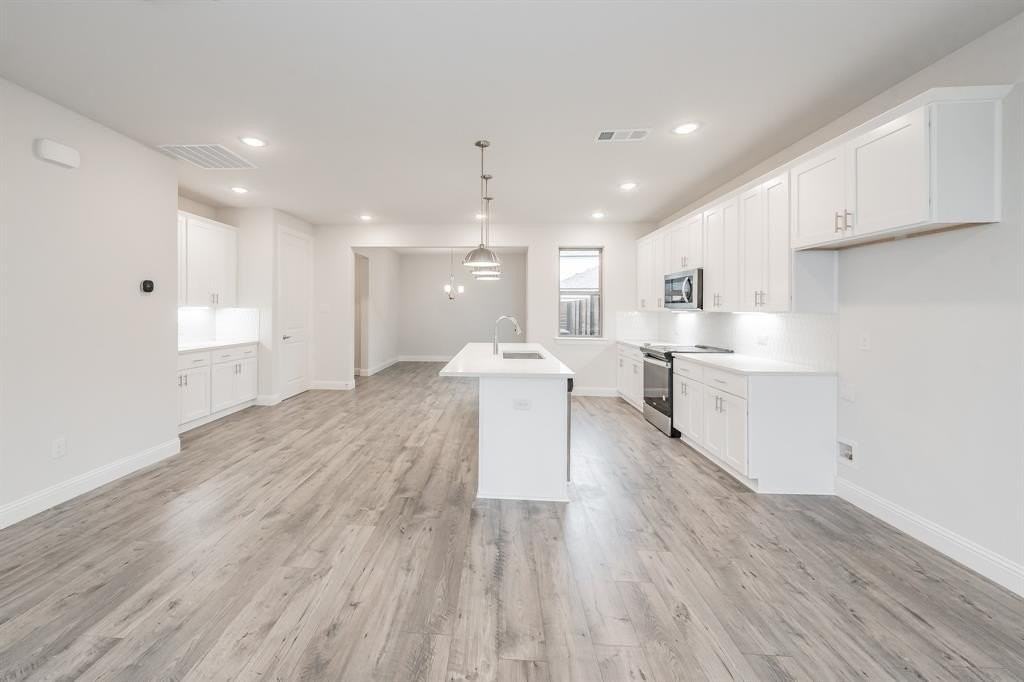 9707 Thorncrown Ln - Photo 7 of 37