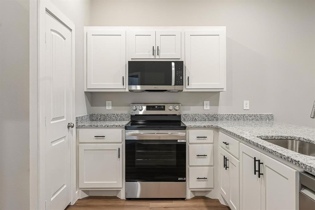 6137 Princess Ln - Photo 6 of 37