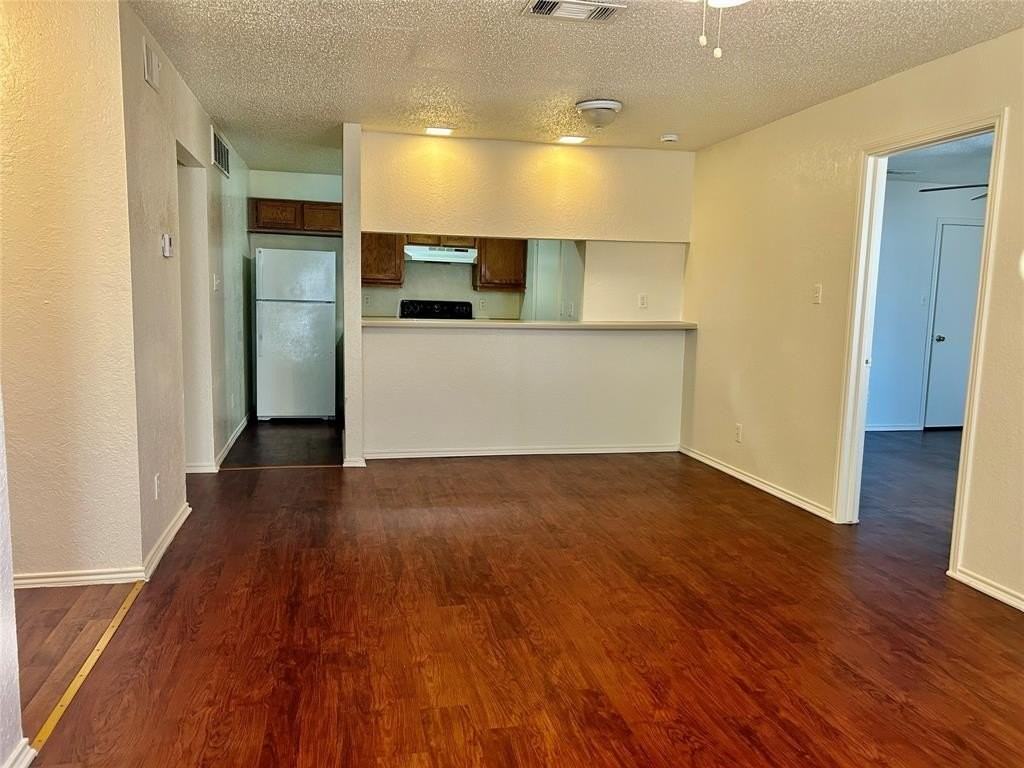 409 Crest Line Dr - Photo 2 of 12