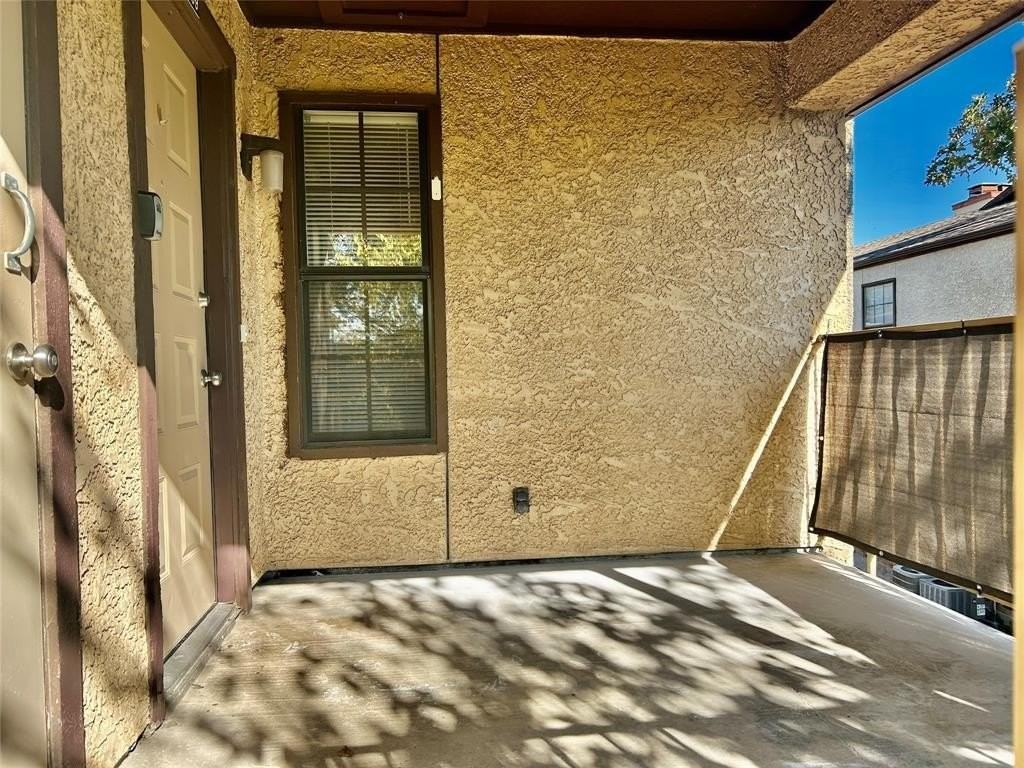 409 Crest Line Dr - Photo 3 of 12