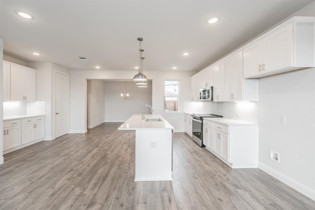 9613 Thorncrown Ln - Photo 7 of 34