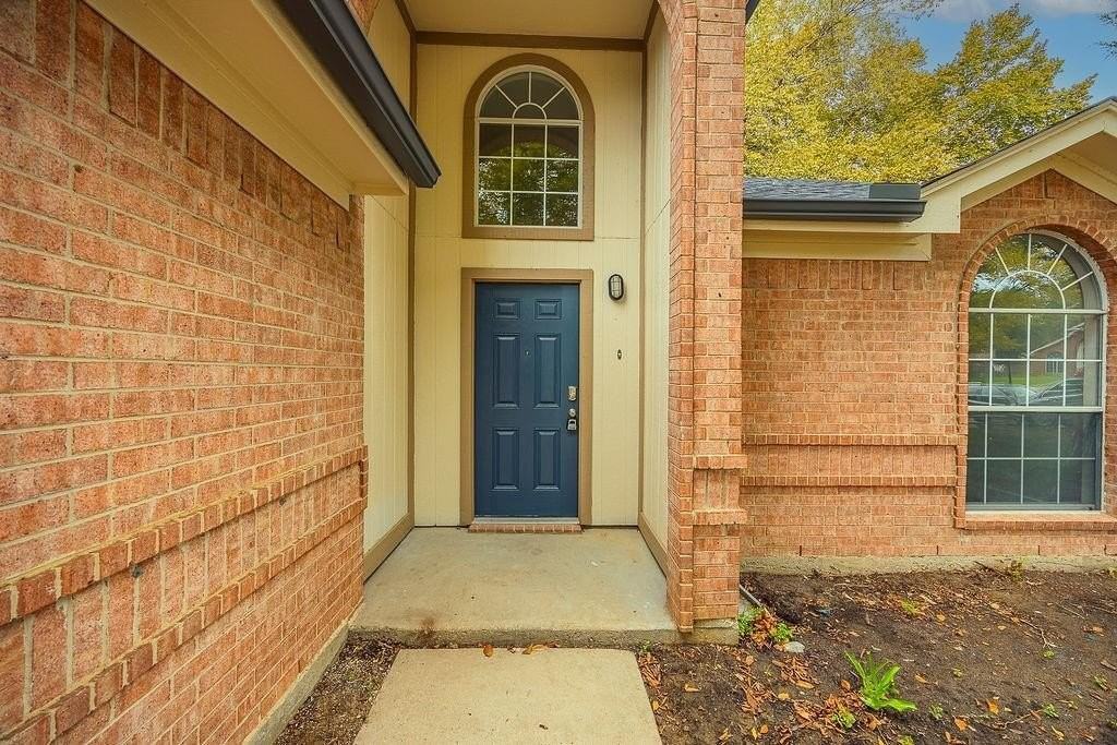 907 Yellowstone Drive - Photo 3 of 39