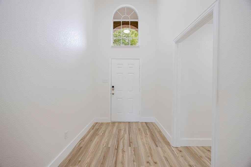 907 Yellowstone Drive - Photo 6 of 39