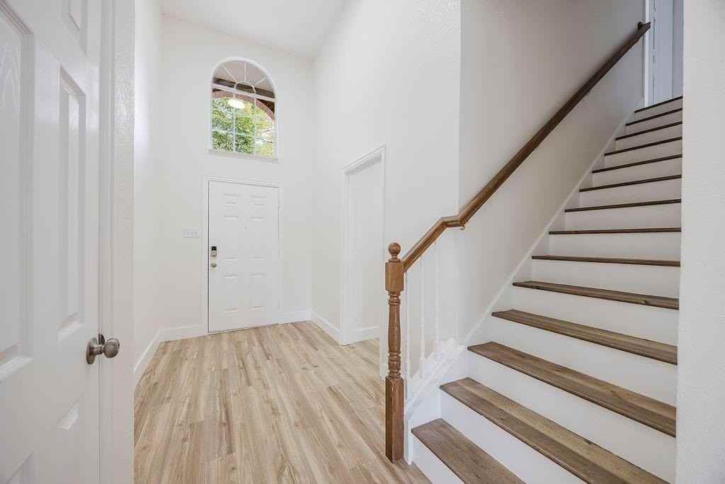 907 Yellowstone Drive - Photo 7 of 39